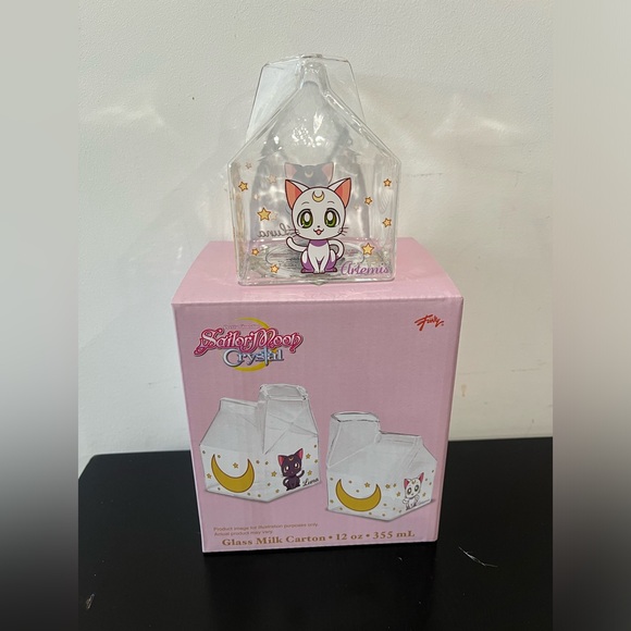 Pretty Guardians Sailor Moon Luna and Artemis Milk Carton - Picture 6 of 7